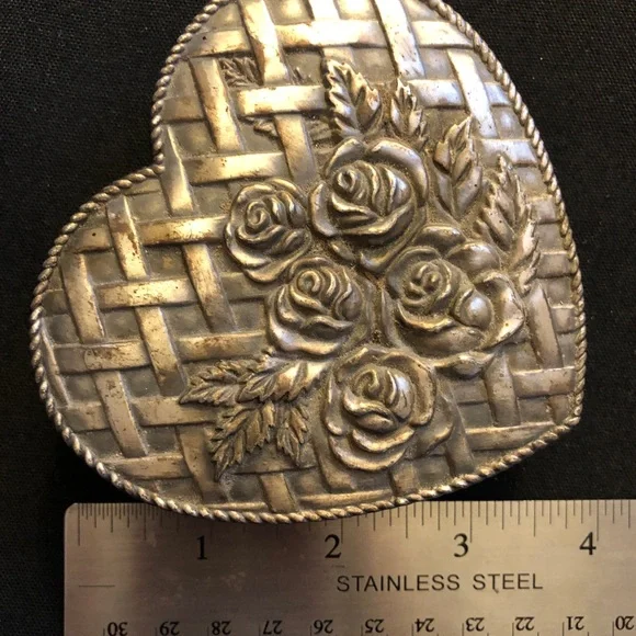 Vintage Metal heart trinket box gothic distressed look - Picture 10 of 10